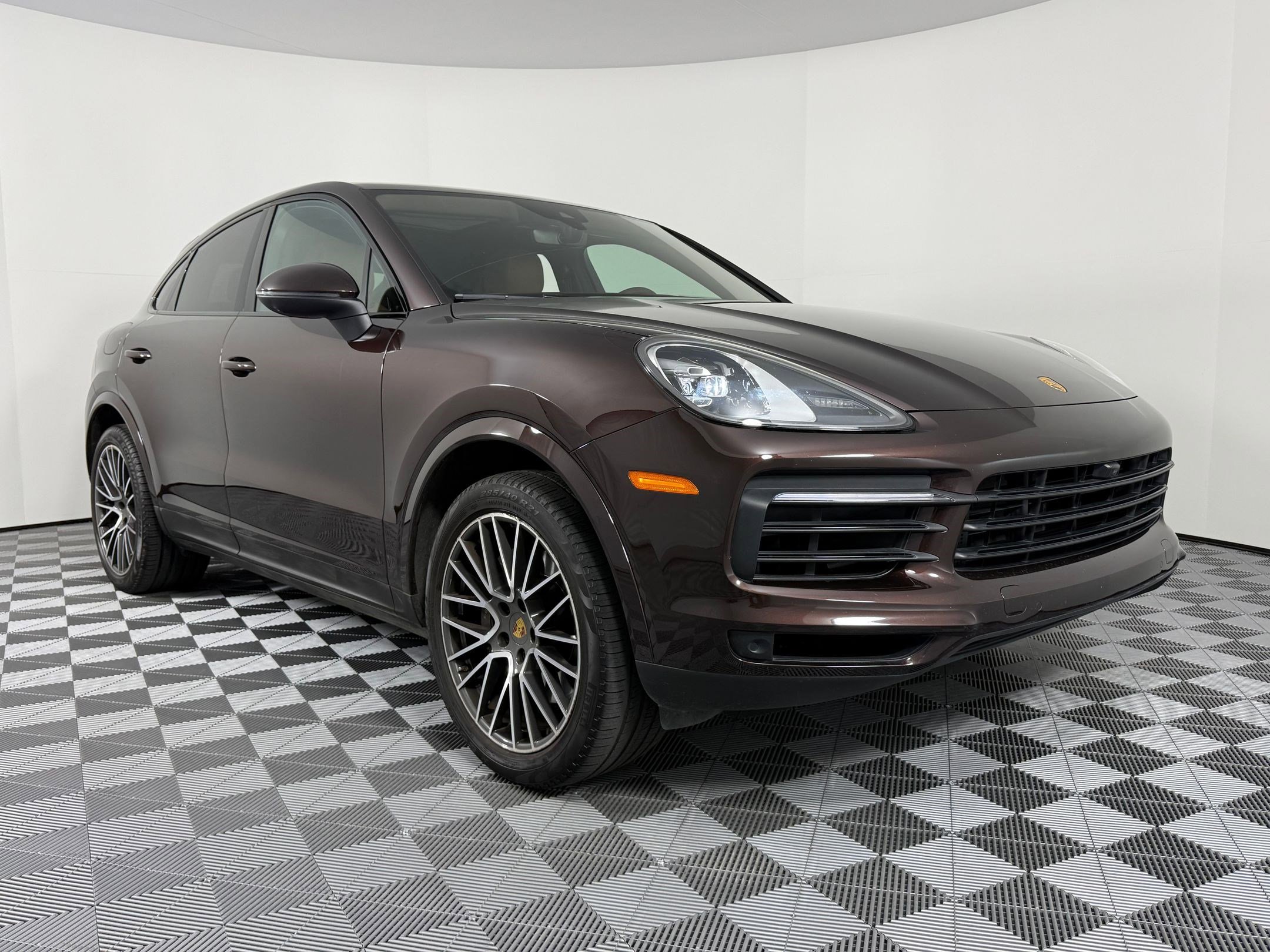 Certified 2023 Porsche Cayenne Platinum Edition image 7