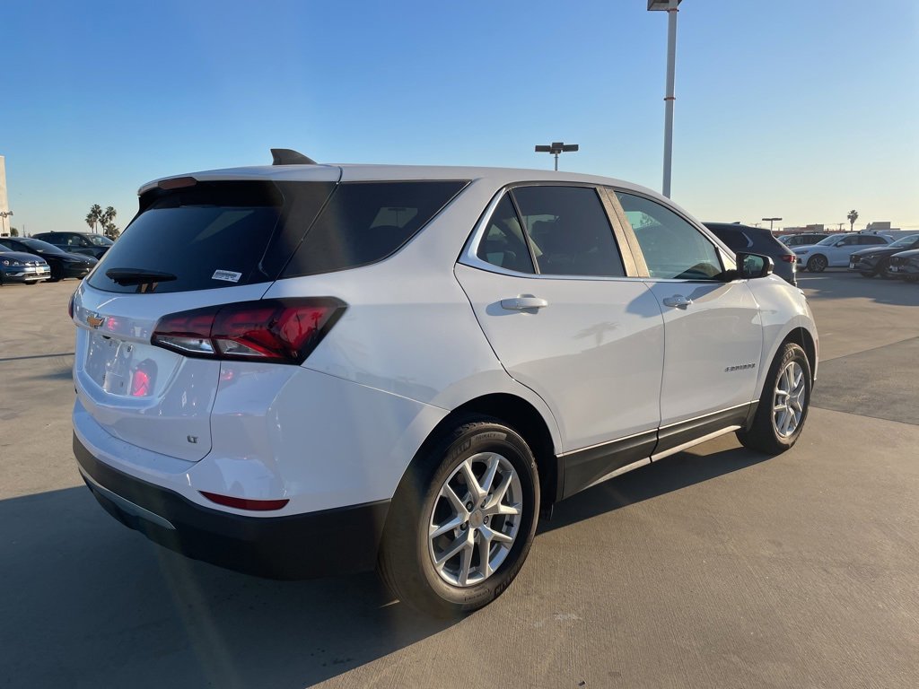 Used 2023 Chevrolet Equinox LT image 2