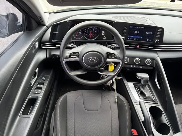 Used 2021 Hyundai Elantra SE FWD image 22