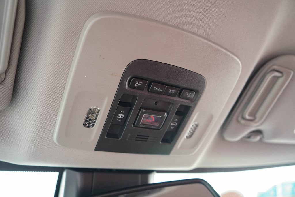 Used 2021 Toyota Camry XSE FWD image 11