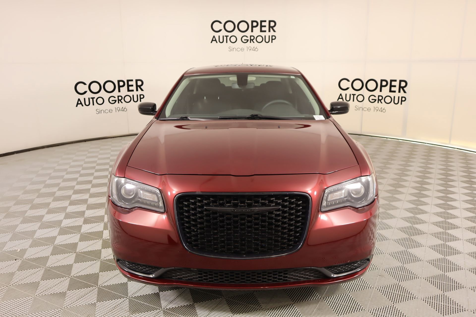 Used 2023 Chrysler 300 Touring w/ Sport Appearance Package image 8