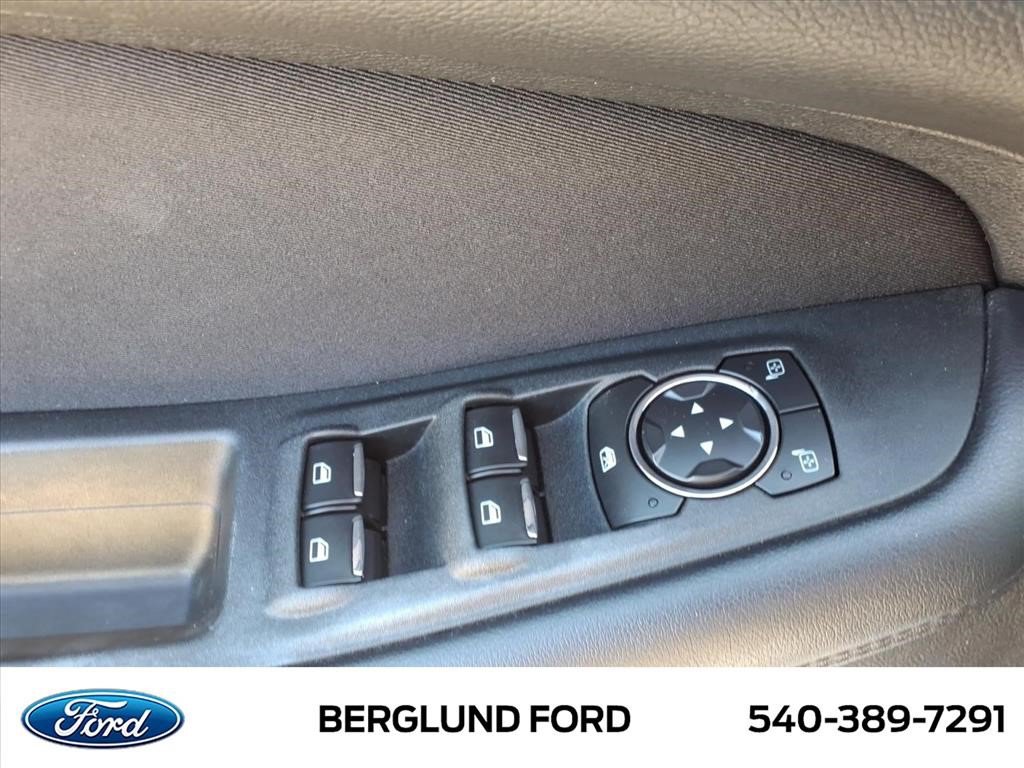 Used 2016 Ford Edge SE AWD/4WD image 18
