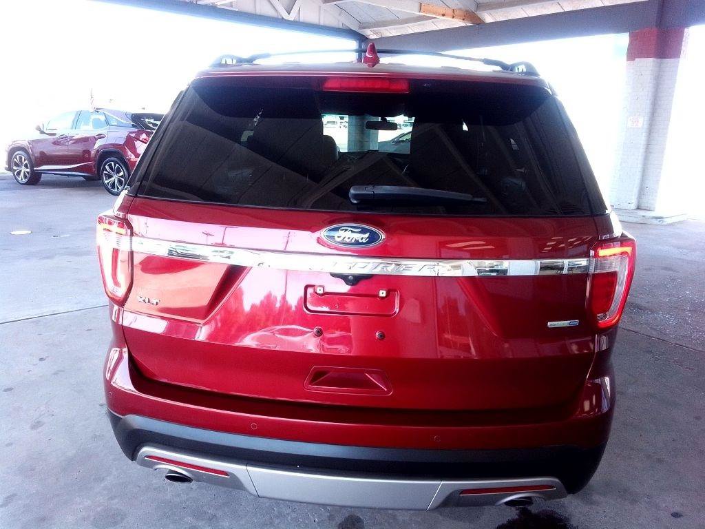 Used 2016 Ford Explorer XLT w/ Equipment Group 202A AWD/4WD image 6