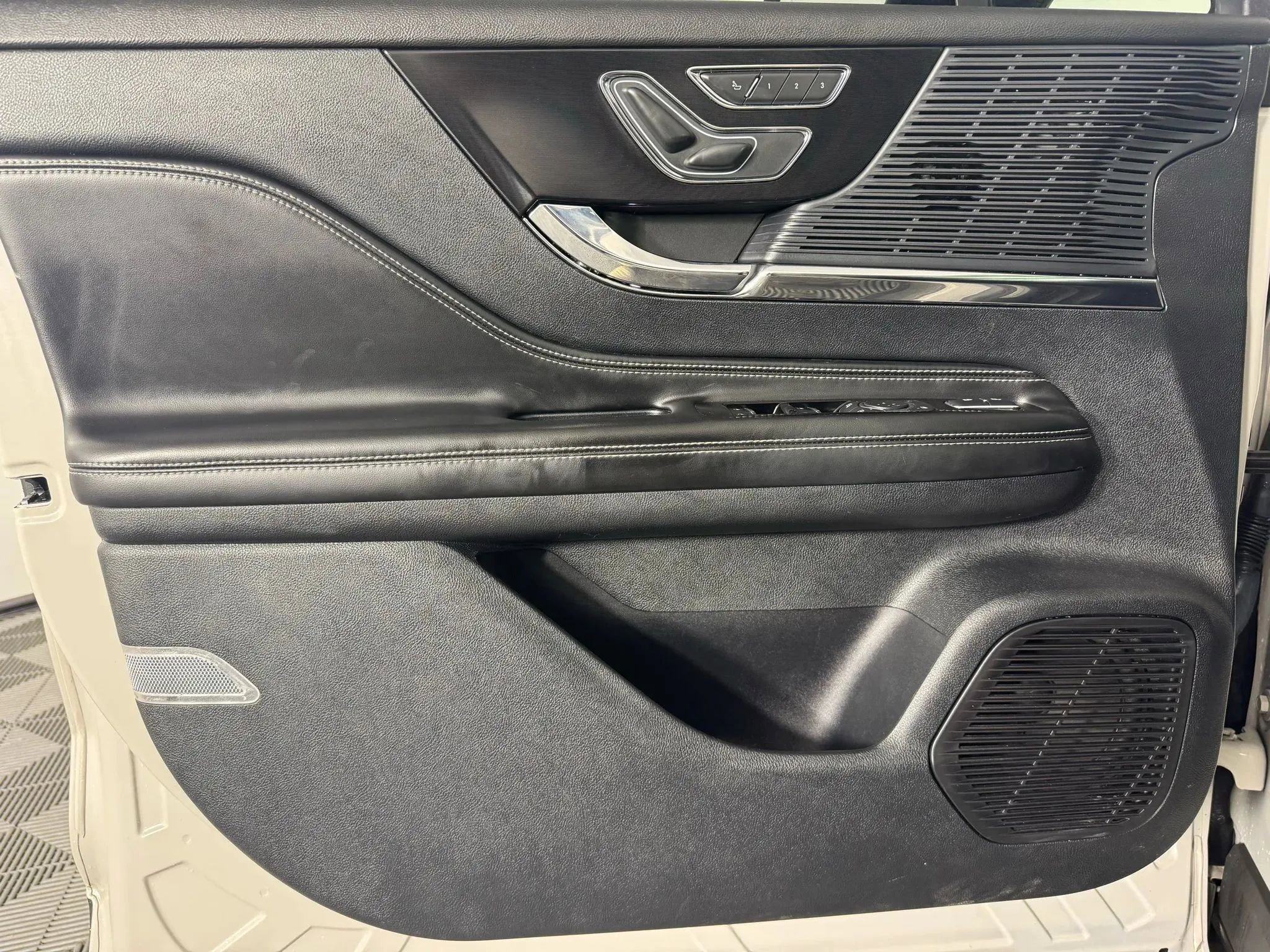 Used 2020 Lincoln Corsair AWD image 40