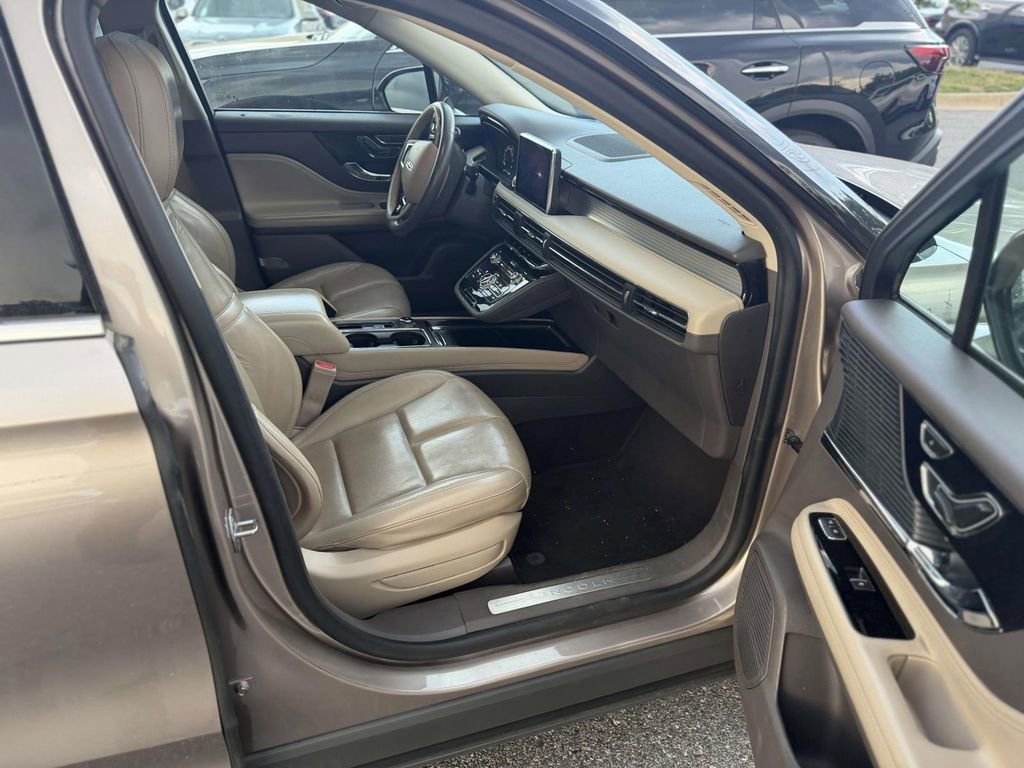 Used 2020 Lincoln Corsair FWD w/ Premium Package image 13