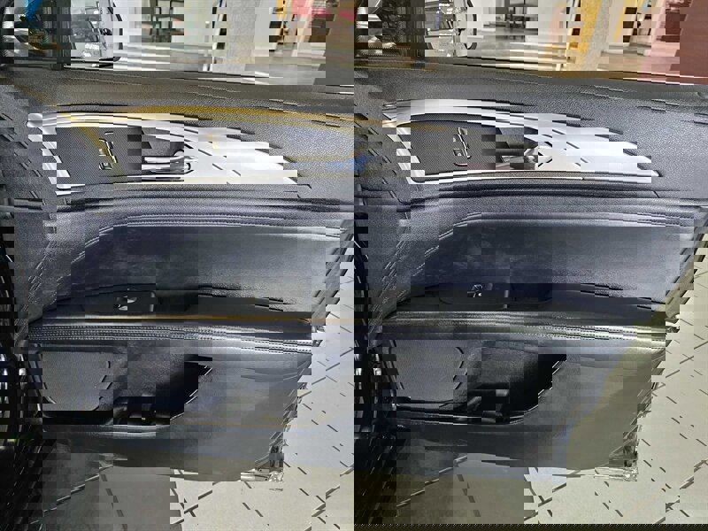 Used 2020 Lincoln MKZ image 27