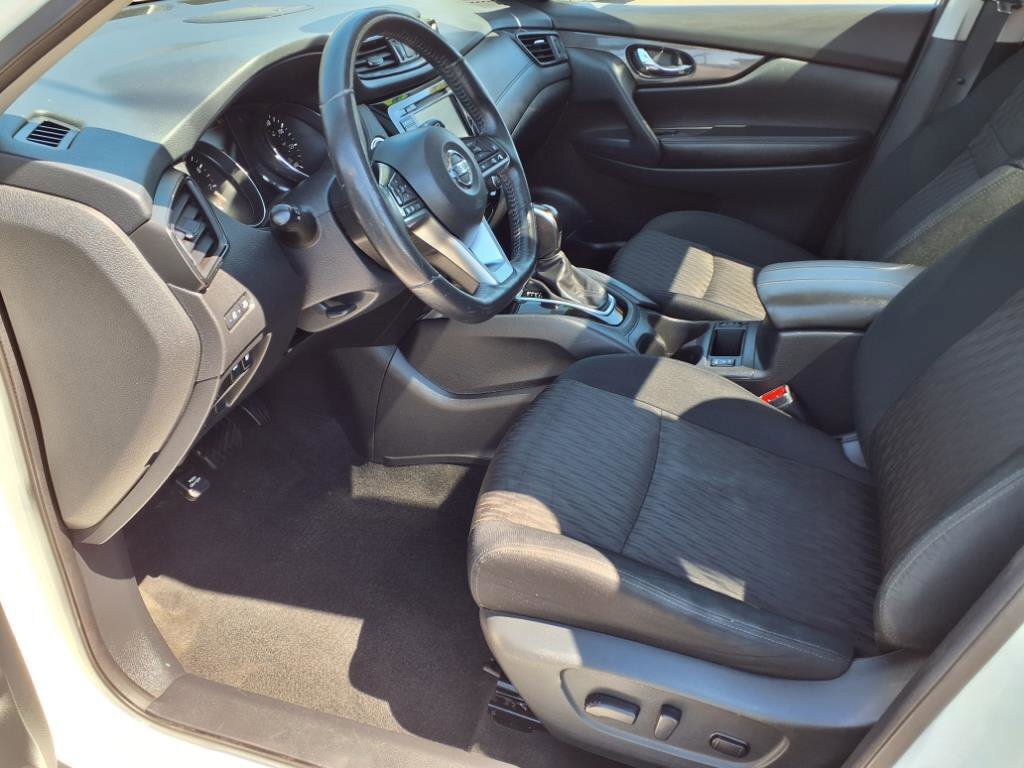 Used 2018 Nissan Rogue SV w/ Sun & Sound Touring Package AWD/4WD image 15