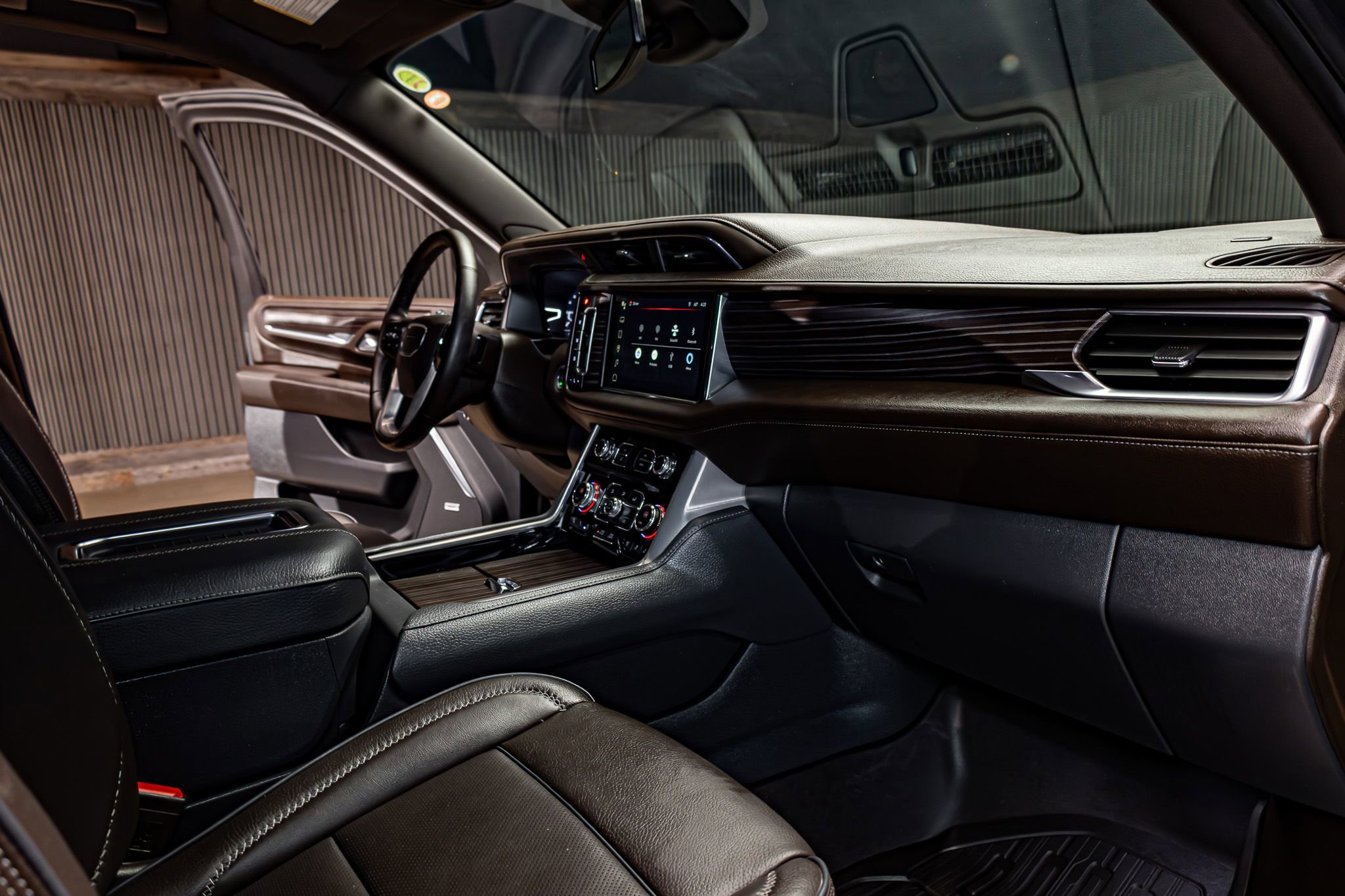 Used 2024 GMC Yukon Denali w/ LPO, Floor Liner Package image 17