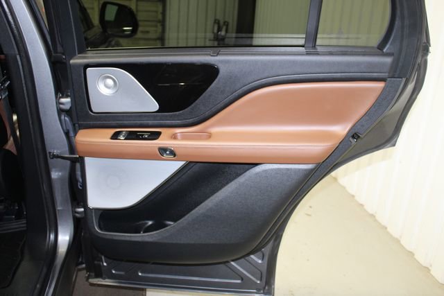Used 2023 Lincoln Aviator Reserve w/ Equipment Group 201A image 18