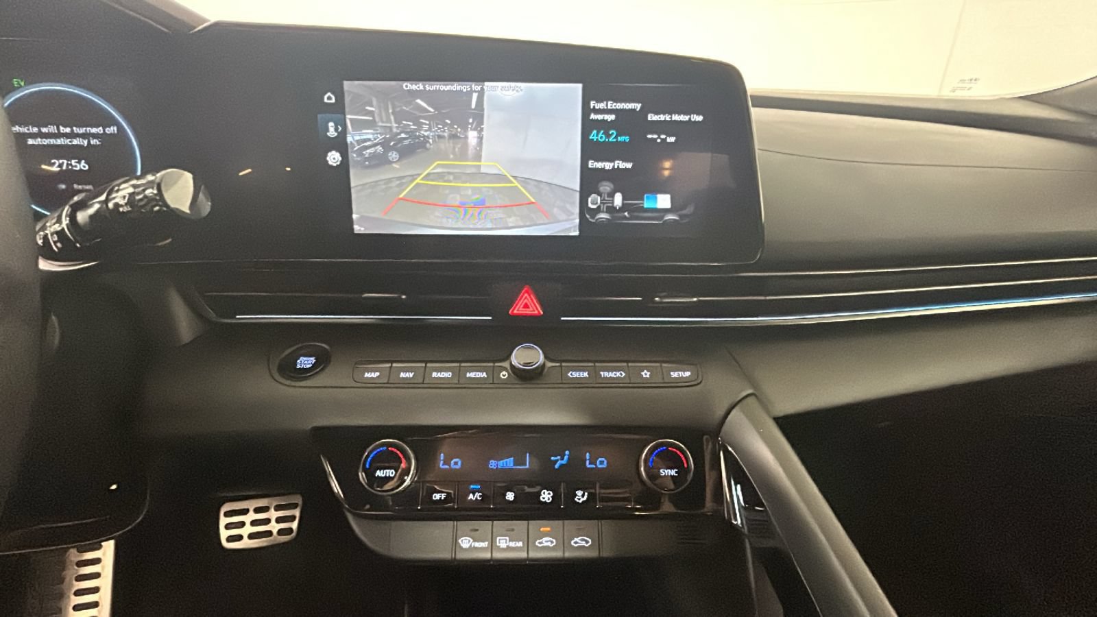 Used 2025 Hyundai Elantra SEL FWD image 29