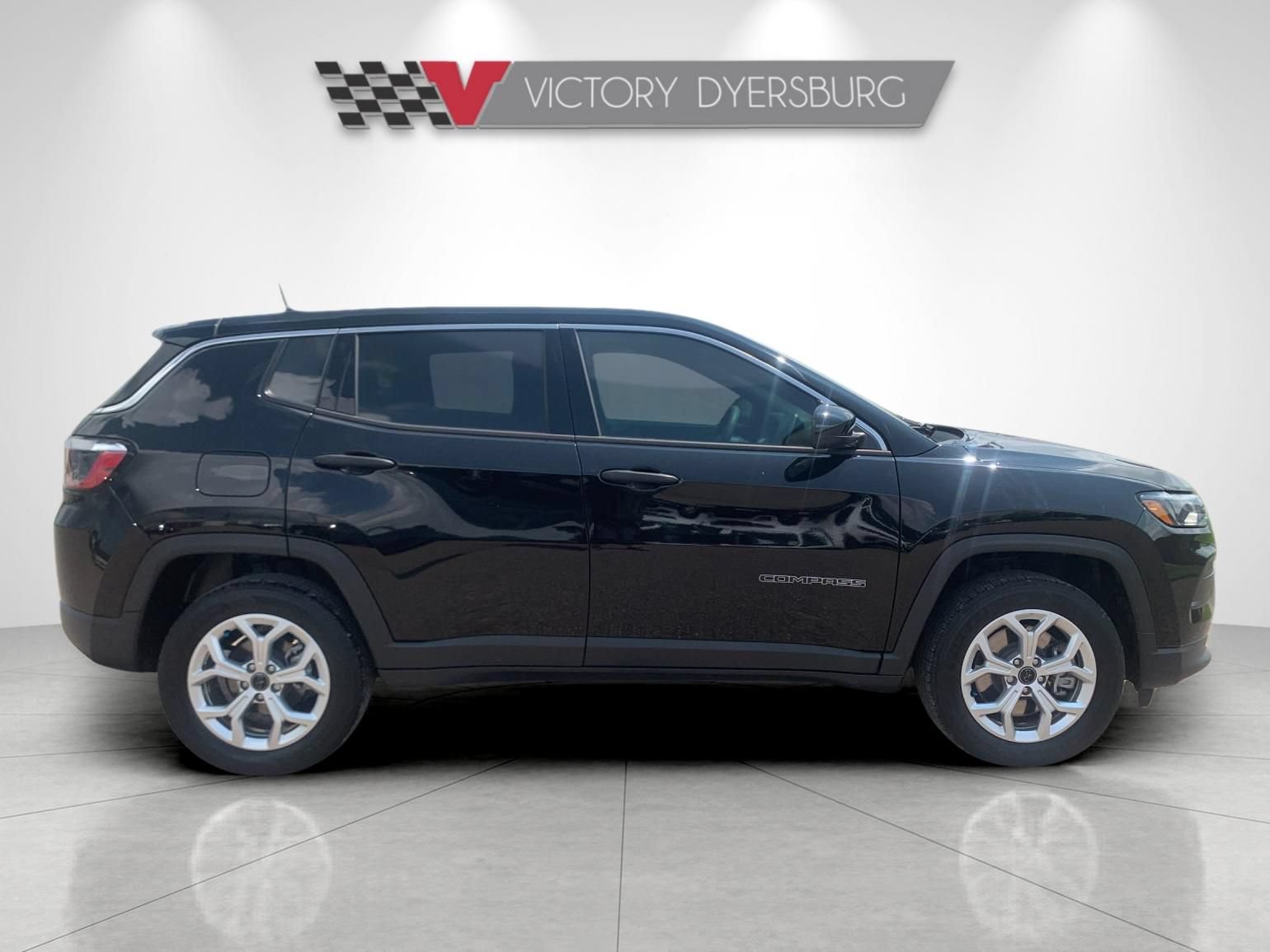 Used 2025 Jeep Compass Sport AWD/4WD image 3