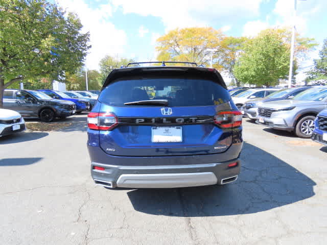 Certified 2024 Honda Pilot Touring image 5