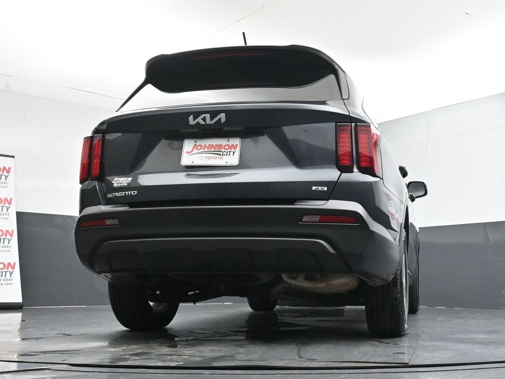 Used 2023 Kia Sorento LX image 40