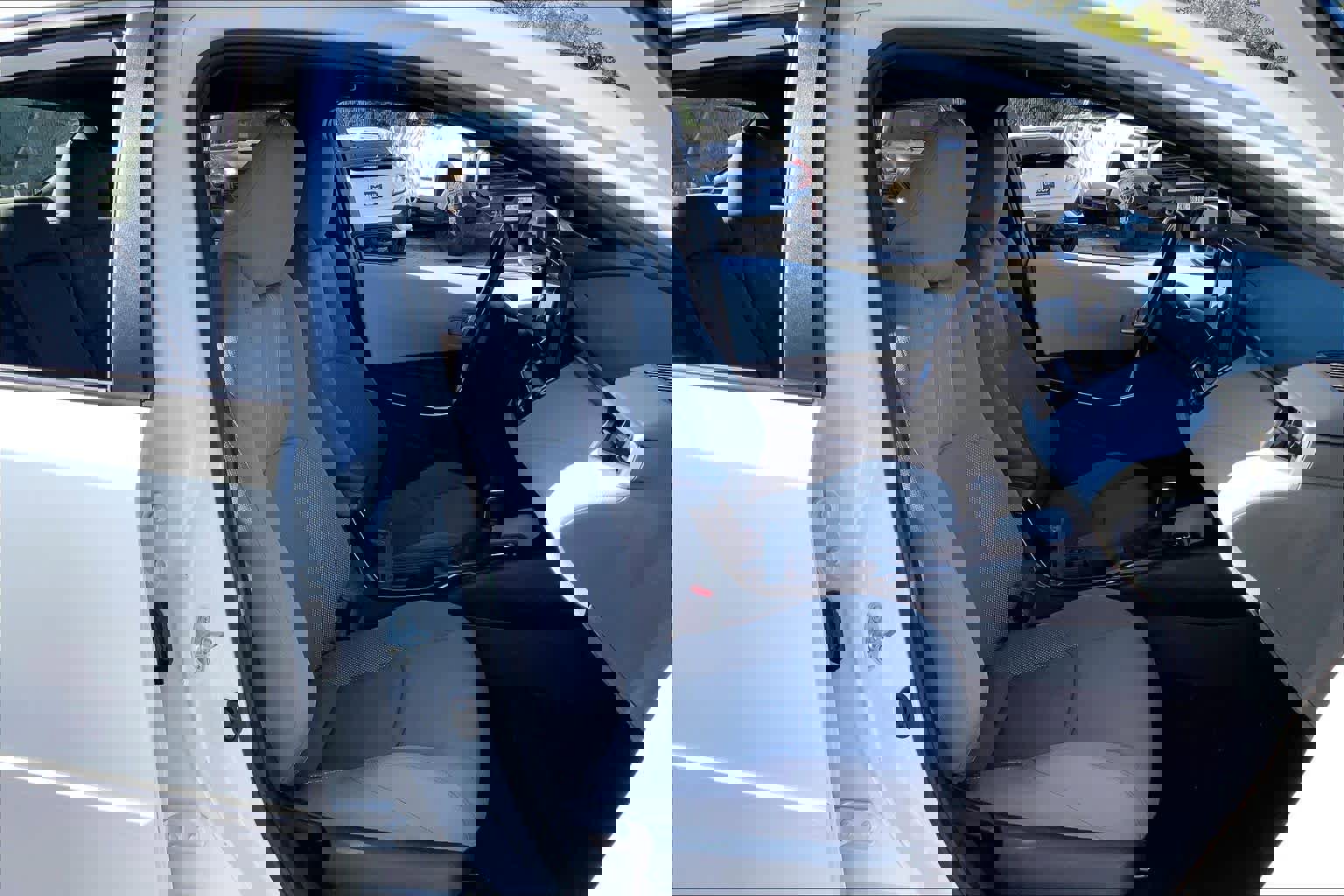 Used 2023 Toyota Corolla SE image 8