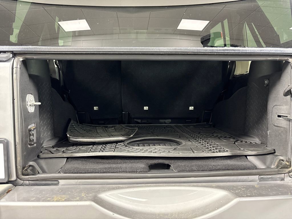 Used 2016 Jeep Wrangler Unlimited Sahara w/ Connectivity Group image 28