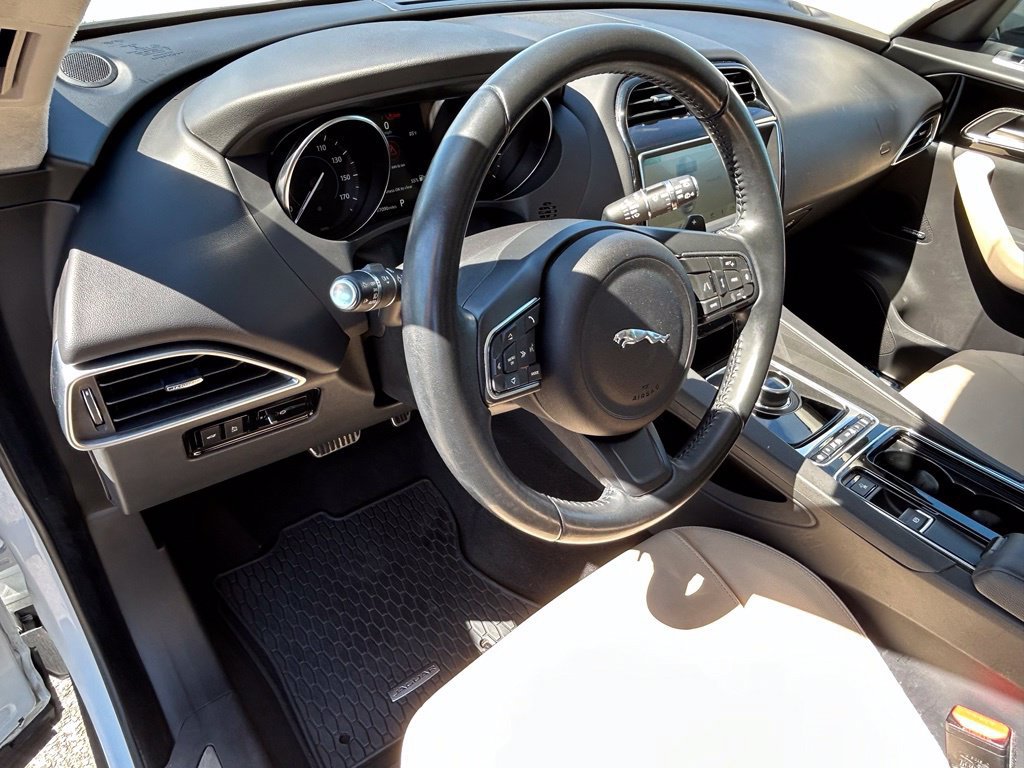 Used 2019 Jaguar F-PACE Premium AWD/4WD image 18