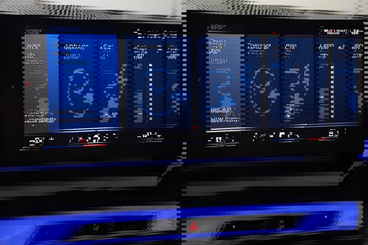 Used 2025 BMW M5 w/ Carbon Package image 54