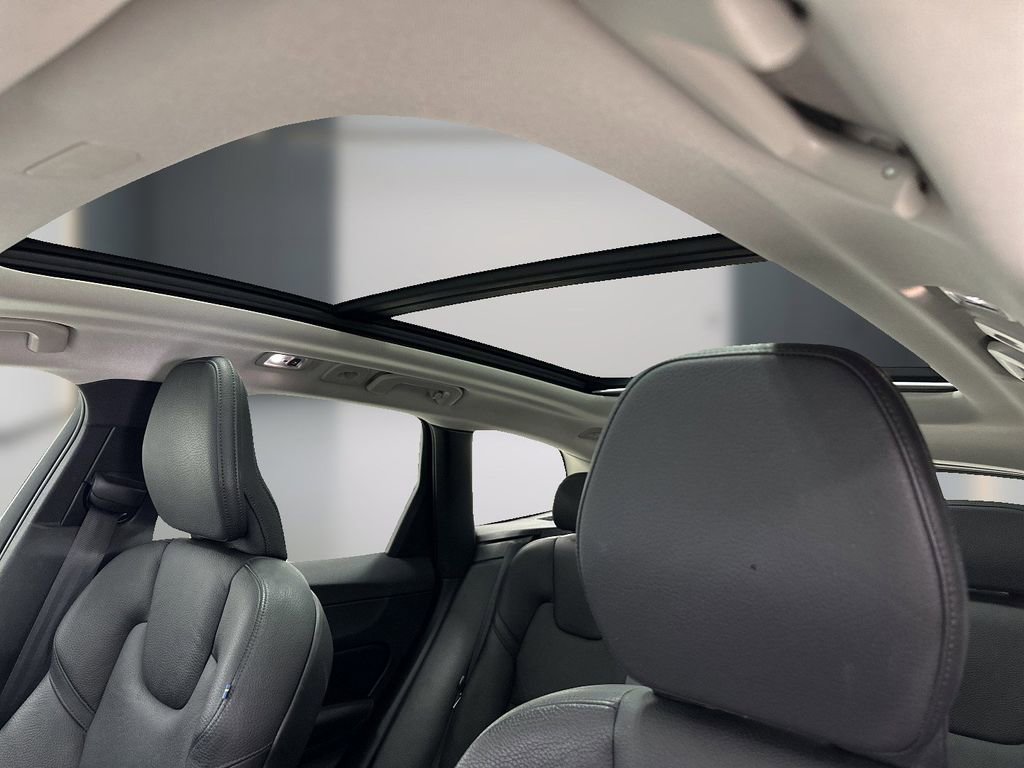 Used 2019 Volvo XC60 T6 Momentum w/ Premium Package image 8