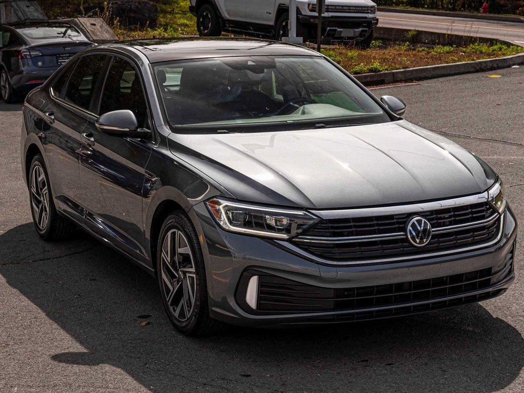 Used 2022 Volkswagen Jetta SEL image 3