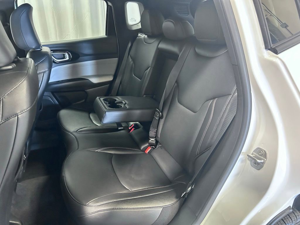 Used 2024 Jeep Compass Limited image 17