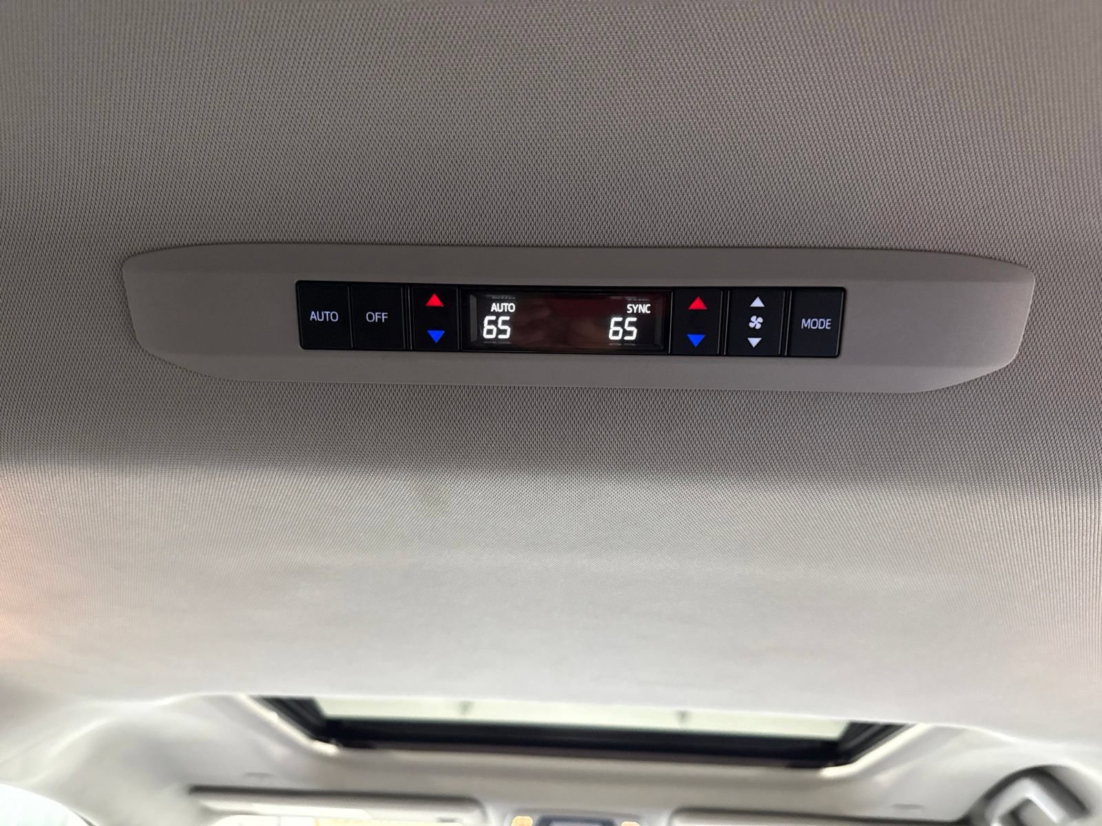 Used 2025 Toyota Sienna XLE FWD image 19