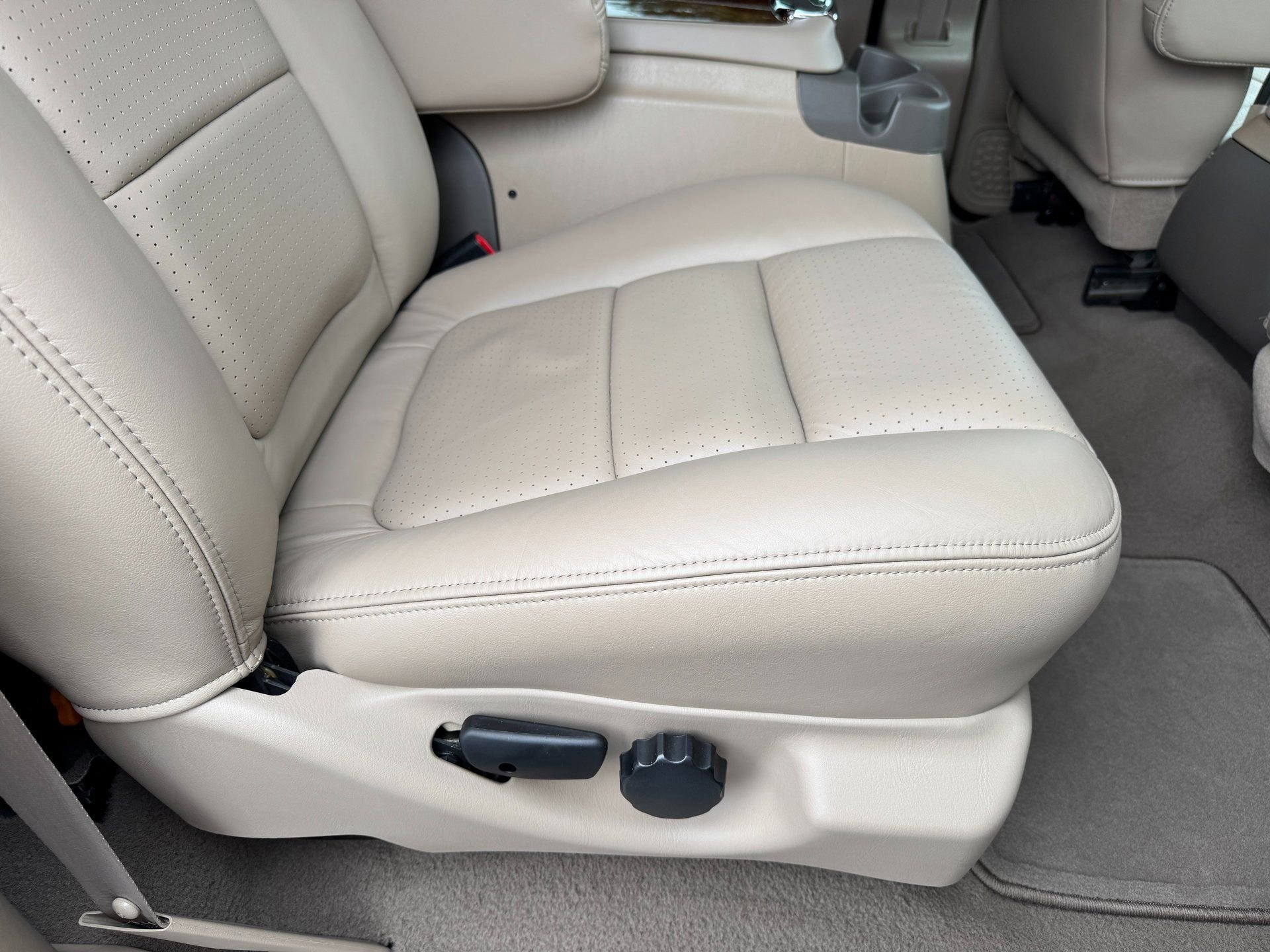 Used 2001 Ford F350 Lariat image 56