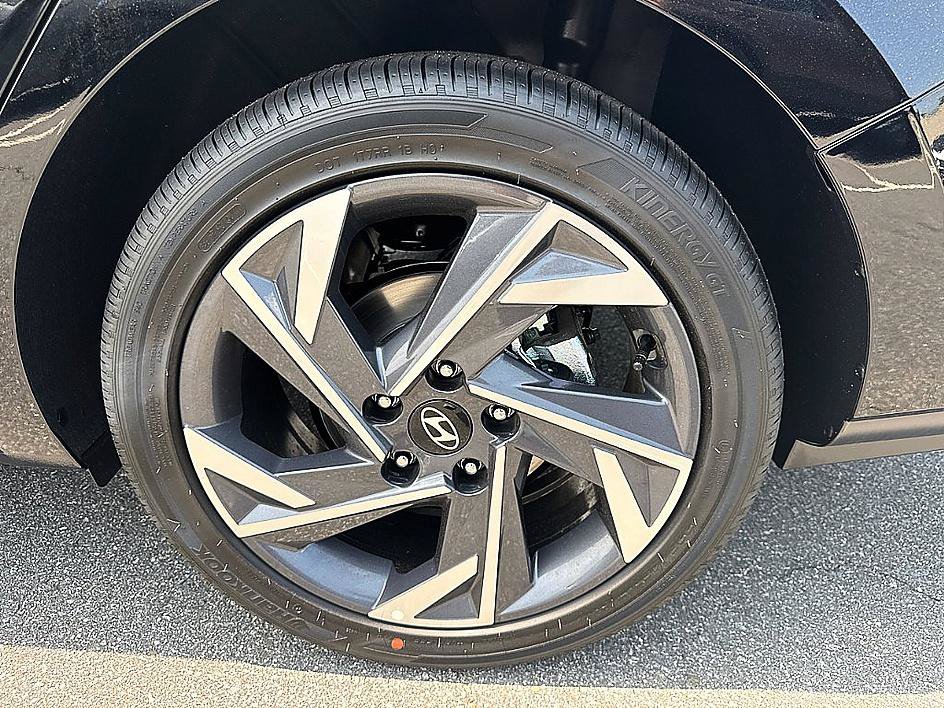 New 2026 Hyundai Elantra Limited FWD image 5