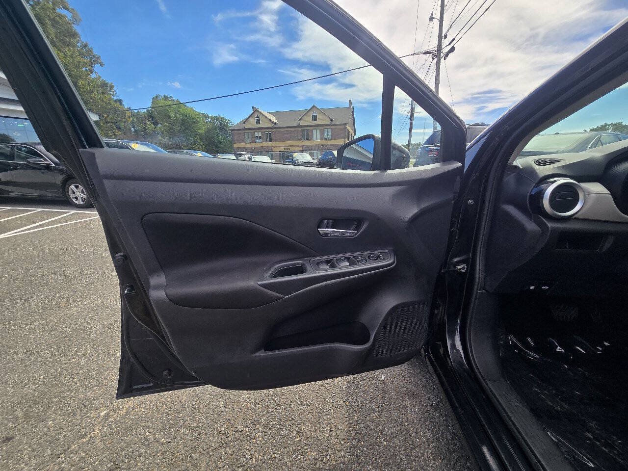 Used 2021 Nissan Versa SV FWD image 16