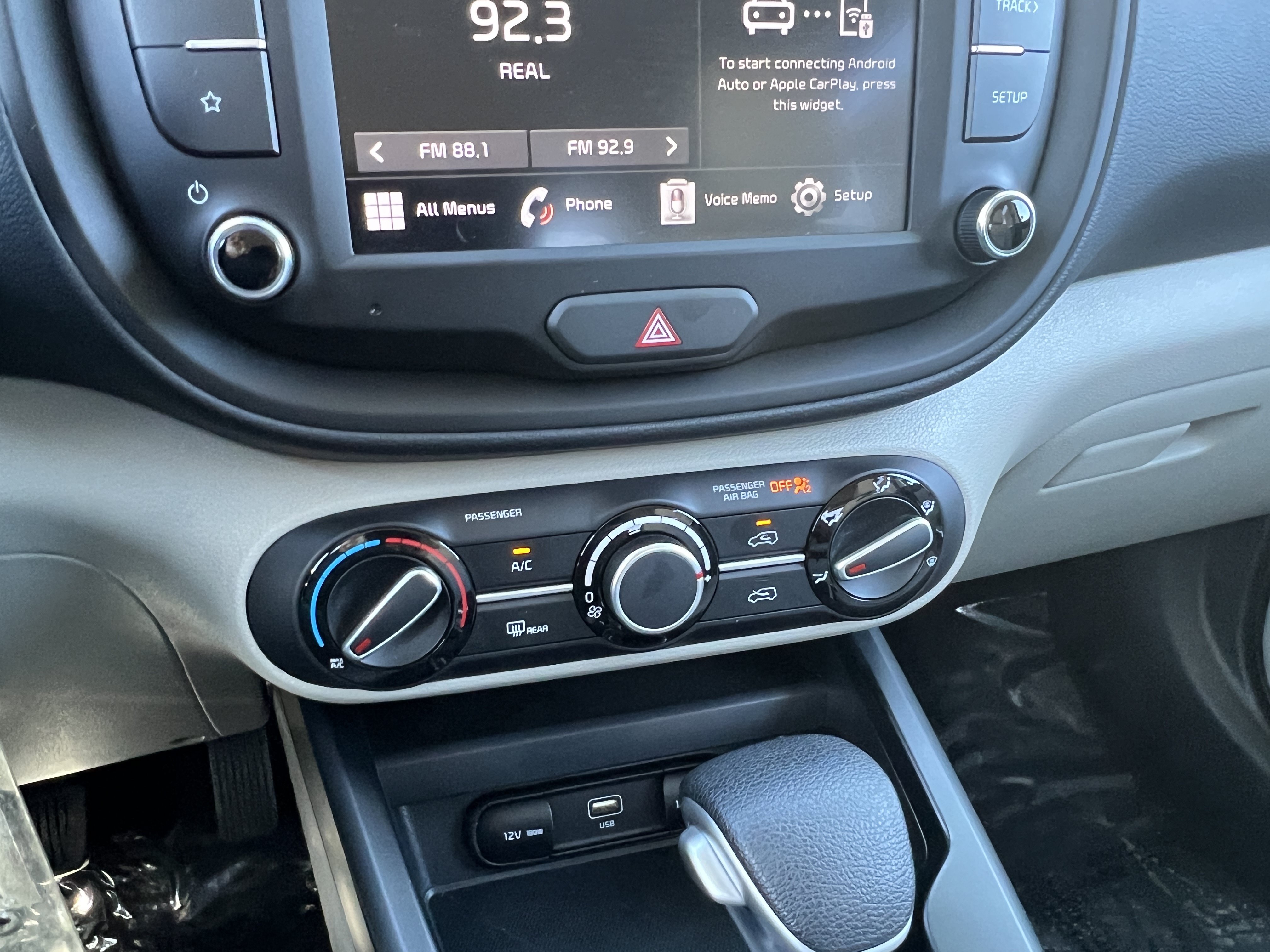 Used 2025 Kia Soul LX w/ LX Technology Package FWD image 29