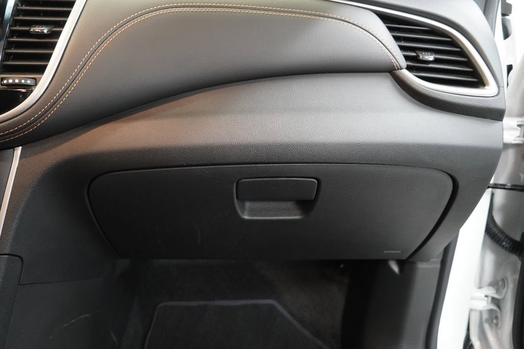 Used 2022 Chevrolet Trax LT w/ Sport Edition image 31