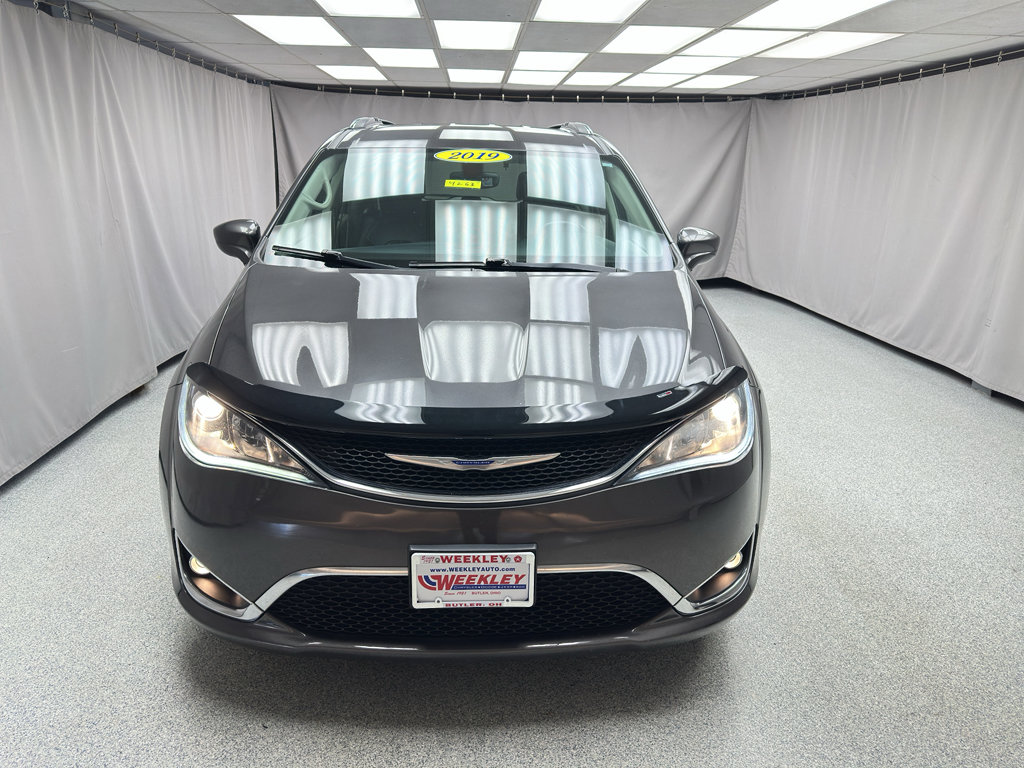 Used 2019 Chrysler Pacifica Touring-L FWD image 6