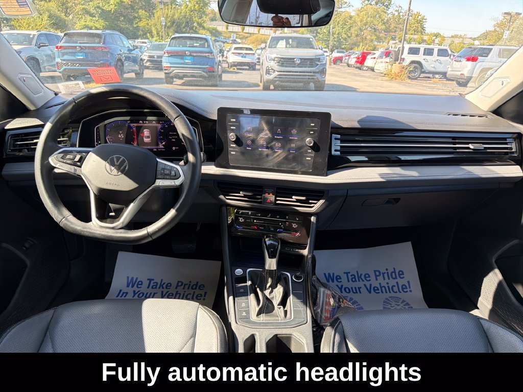 Used 2025 Volkswagen Jetta SEL FWD image 14
