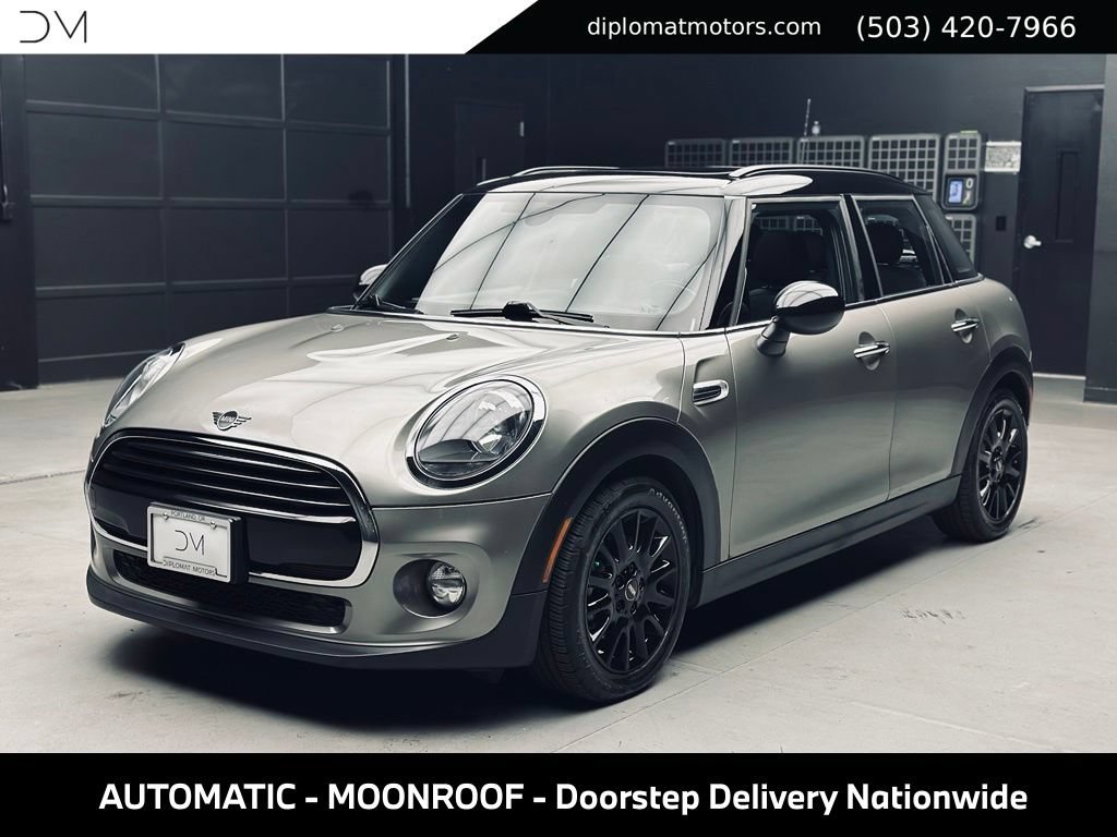 Used 2019 MINI Cooper 4-Door Hardtop w/ Signature Upholstery Package FWD image 1