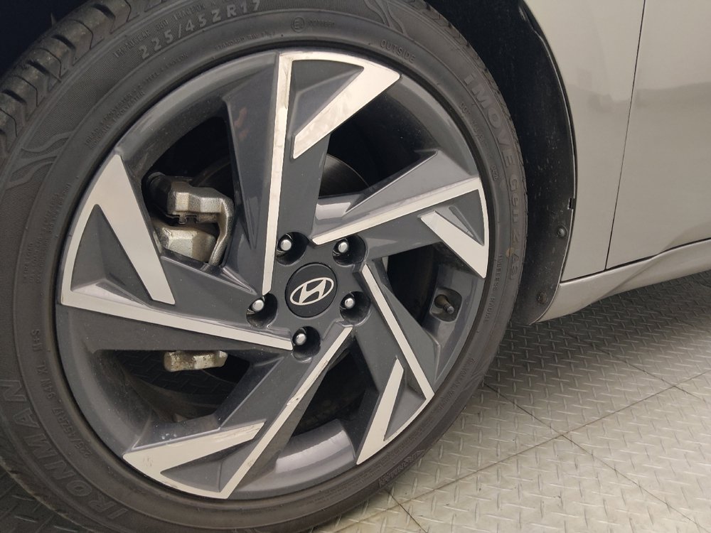 Used 2025 Hyundai Elantra Limited FWD image 31
