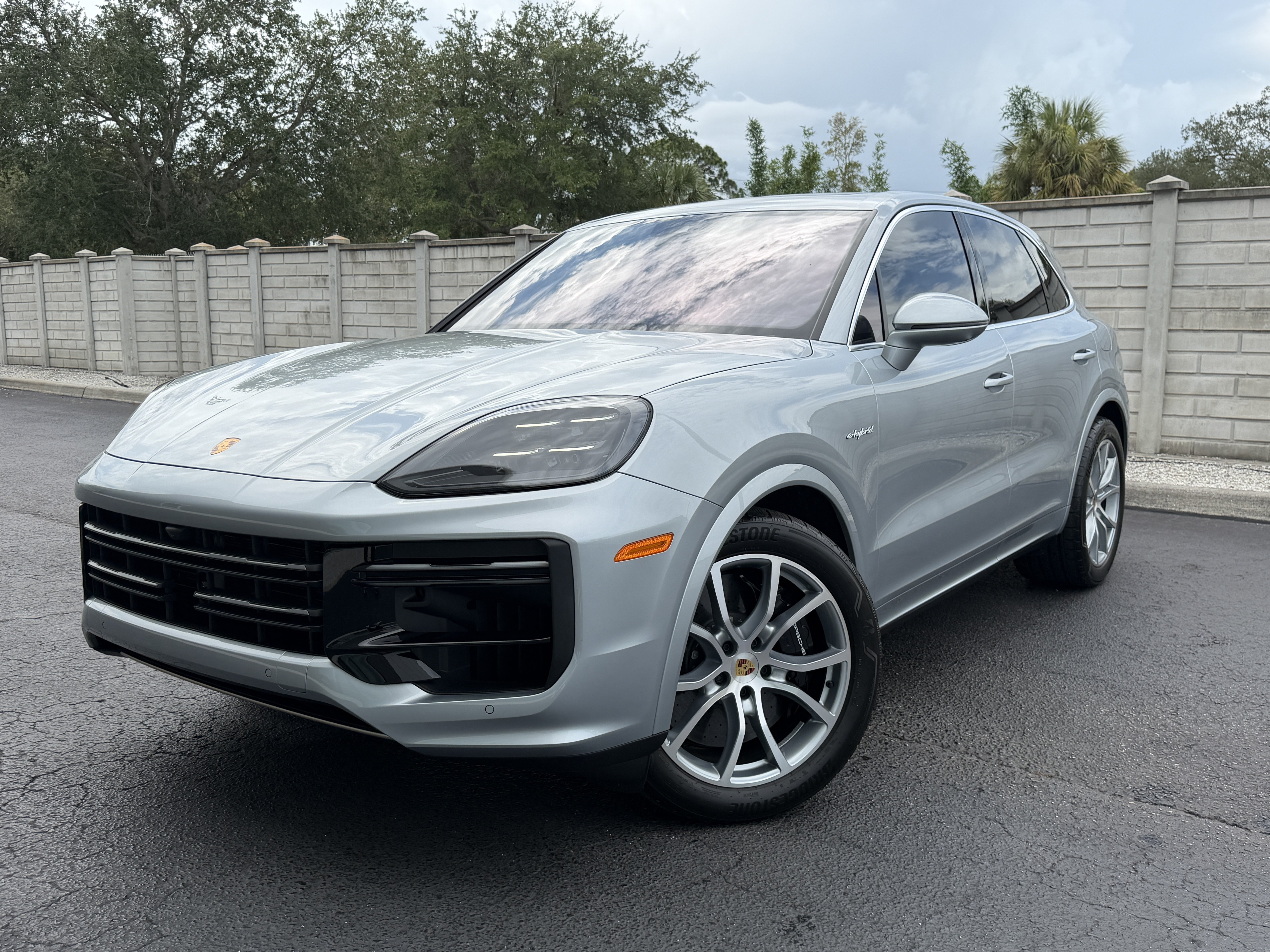 Certified 2024 Porsche Cayenne Turbo AWD/4WD image 1