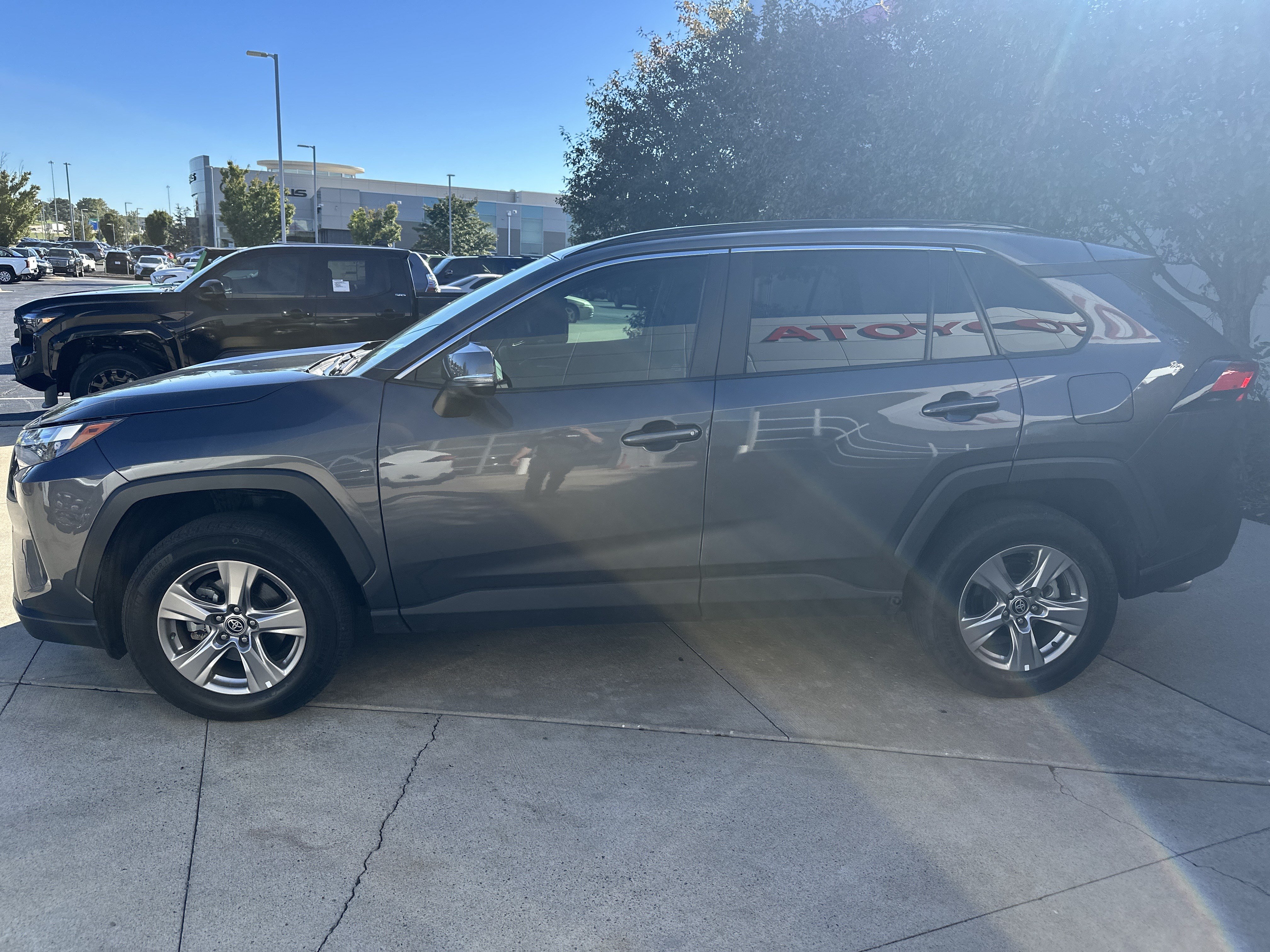 Used 2024 Toyota RAV4 XLE AWD/4WD image 9
