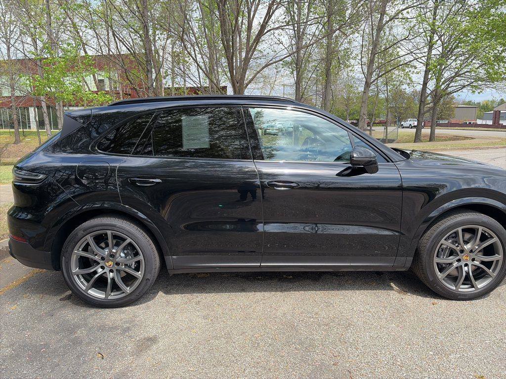 Used 2023 Porsche Cayenne Platinum Edition AWD/4WD image 6
