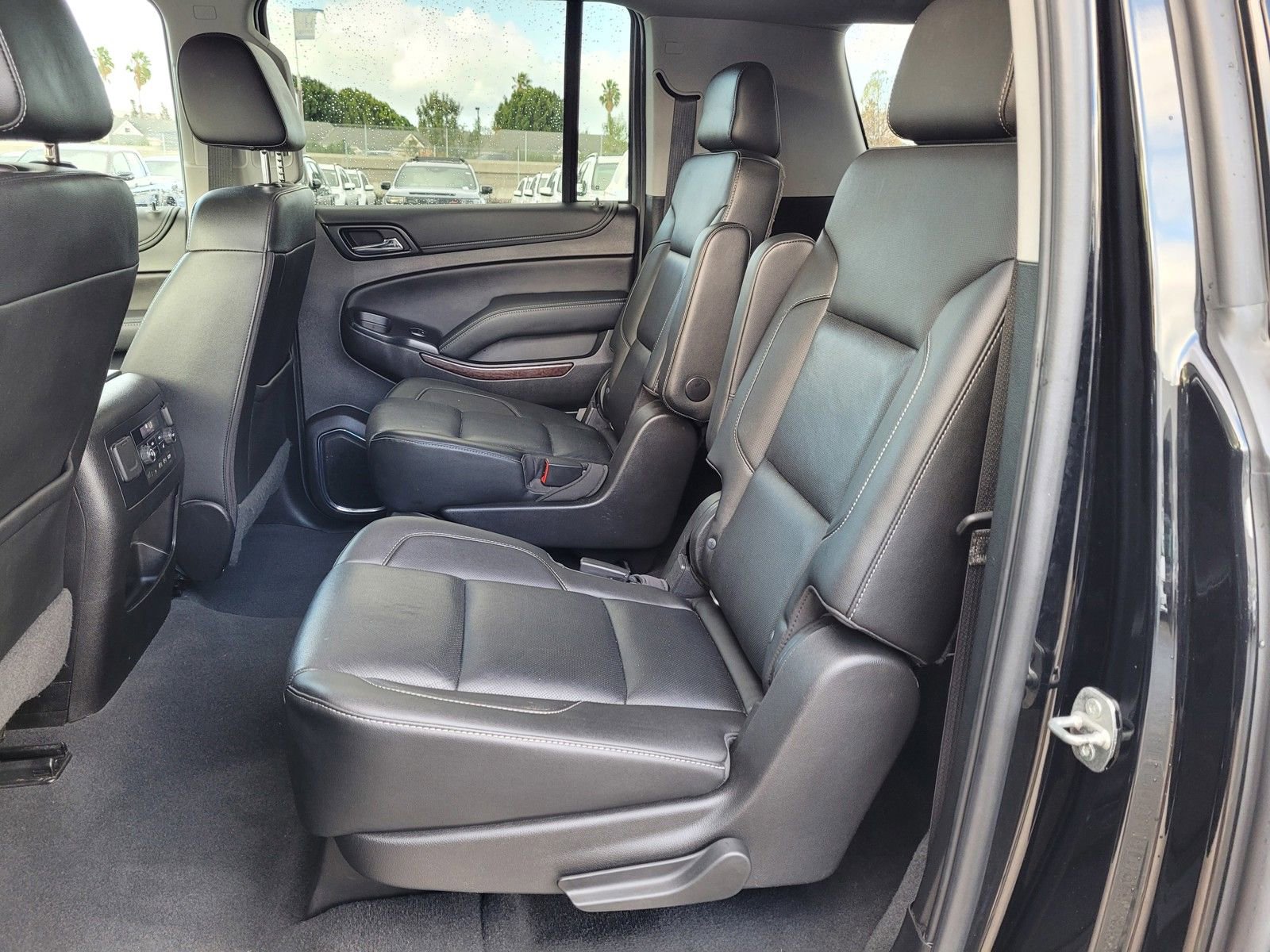 Used 2019 GMC Yukon XL SLT w/ Graphite Performance Edition image 12