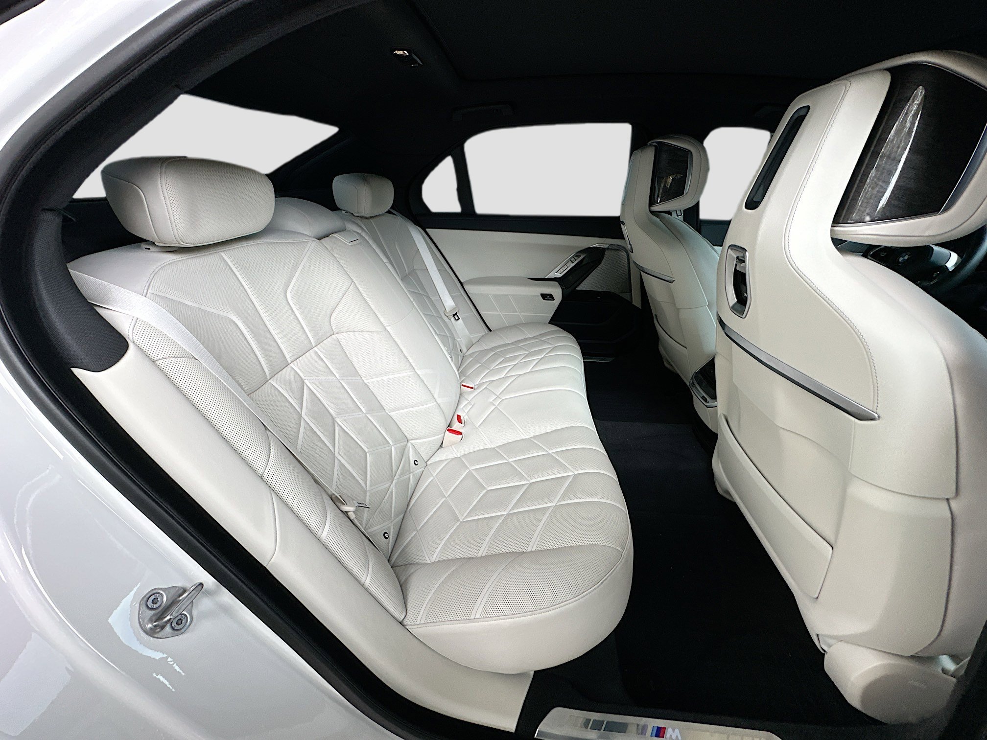 Used 2023 BMW 740i w/ Executive Package image 29