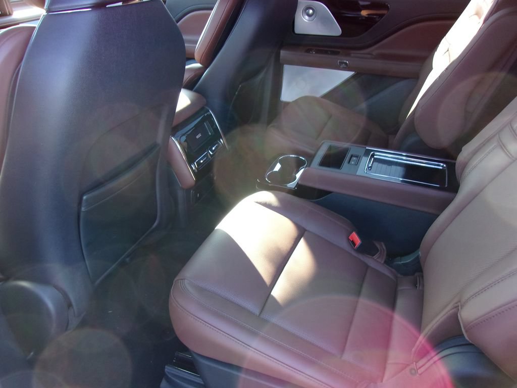 Used 2025 Lincoln Aviator Reserve w/ Equipment Group 201A AWD/4WD image 10