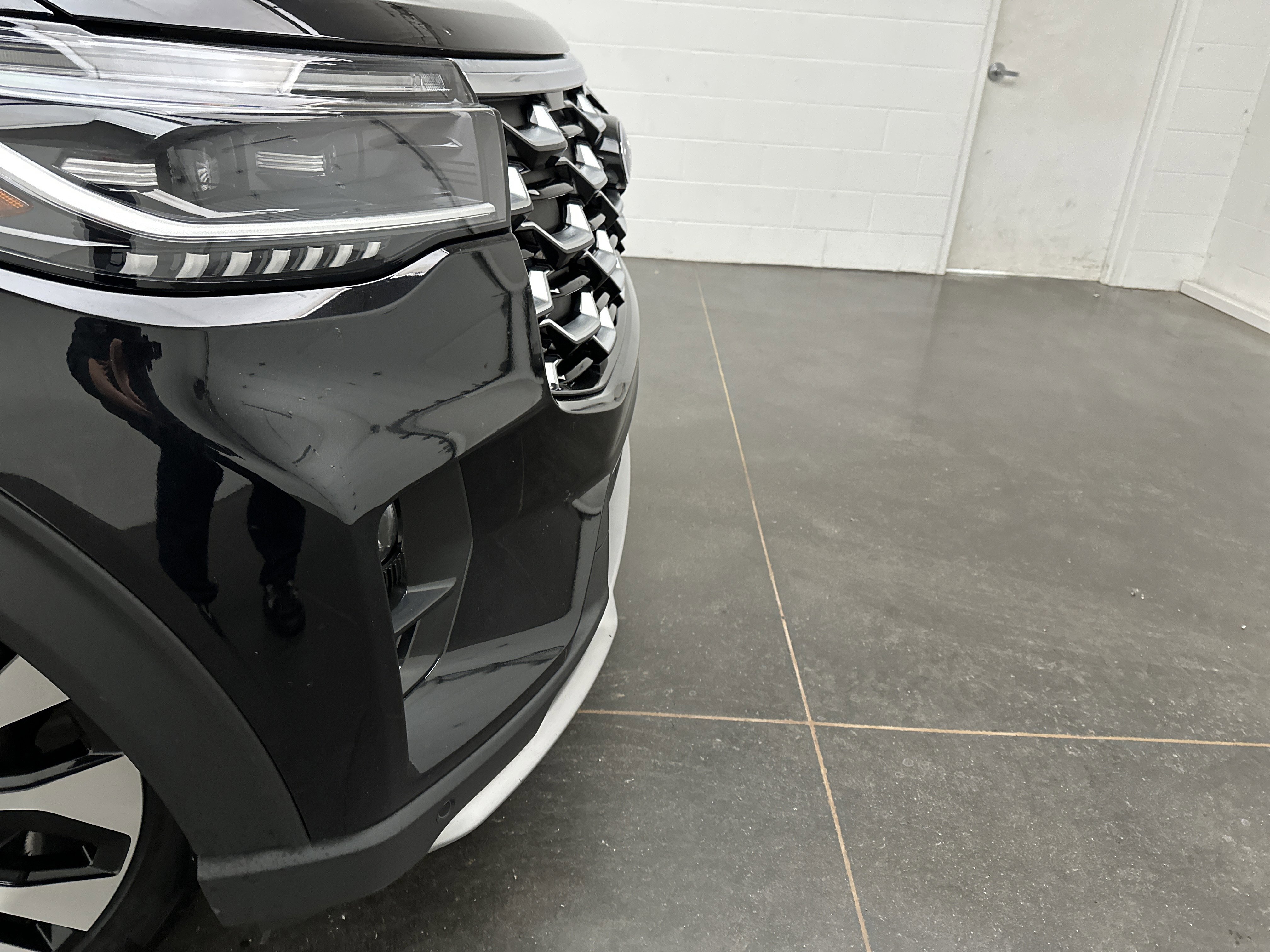 Used 2025 Ford Explorer Platinum w/ LUX Leather Package image 2