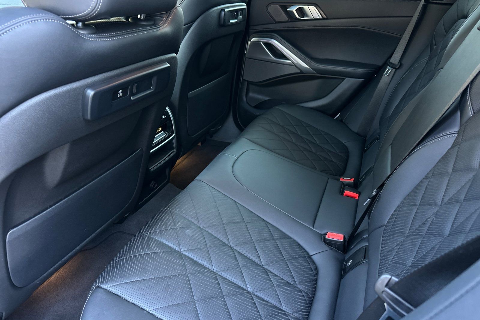 Used 2023 BMW X6 xDrive40i w/ Premium Package image 11