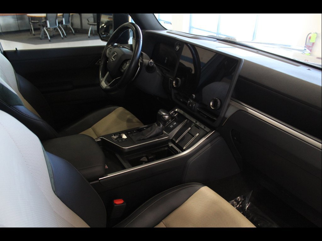 Used 2024 Lexus GX 550 image 22
