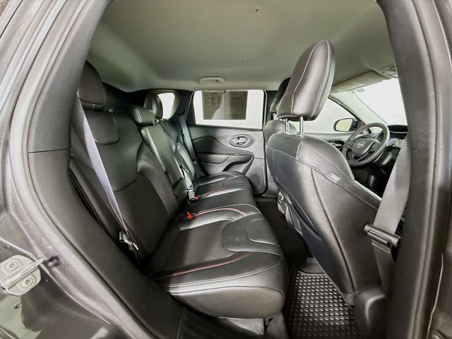 Used 2022 Jeep Cherokee Trailhawk AWD/4WD image 30