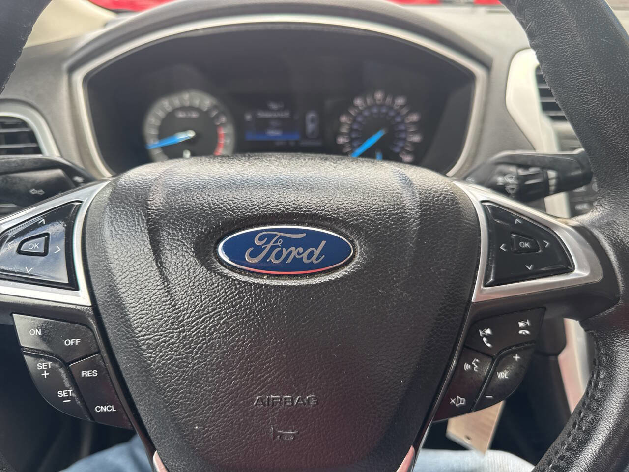 Used 2015 Ford Fusion SE w/ Equipment Group 201A image 17