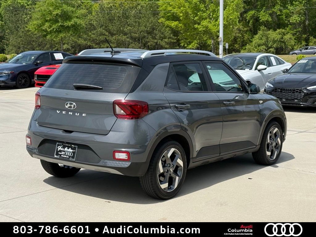 Used 2024 Hyundai Venue Limited image 12