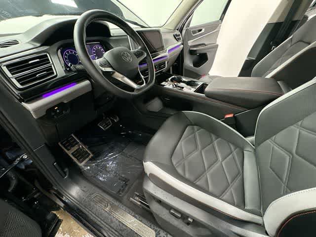 Used 2025 Volkswagen Atlas Peak Edition SE AWD/4WD image 16