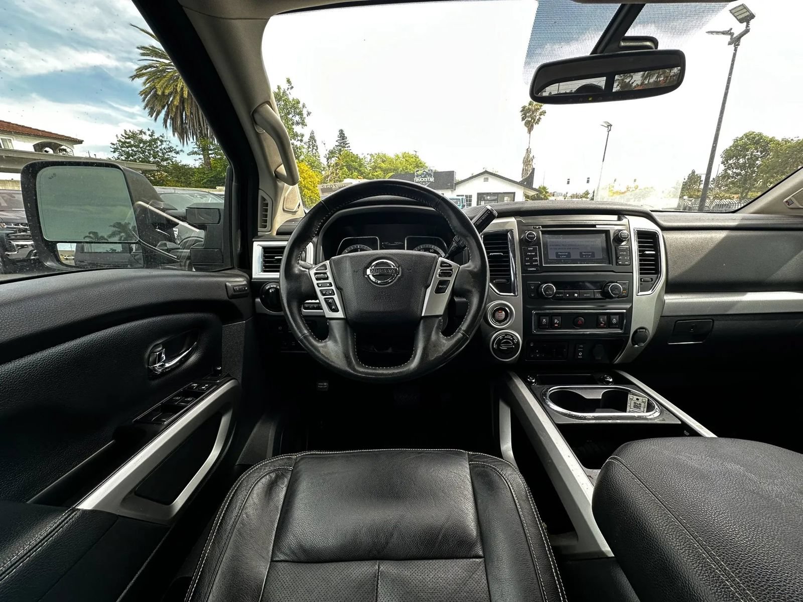 Used 2017 Nissan Titan PRO-4X w/ Pro-4x Convenience Package AWD/4WD image 34