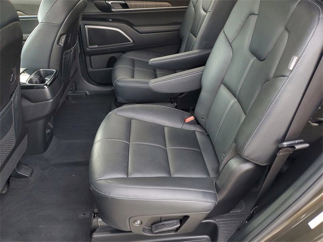 Used 2024 Kia Telluride EX w/ EX Captain's Chair Package image 10