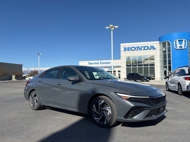 Used 2025 Hyundai Elantra Limited